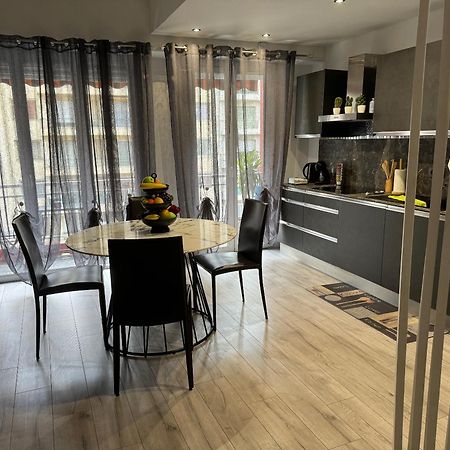 Gorgeous 2 Bedrooms Holiday Apartement Nizza Kültér fotó